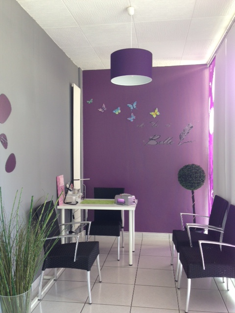 Salle d'Attente et Espaces Manucure